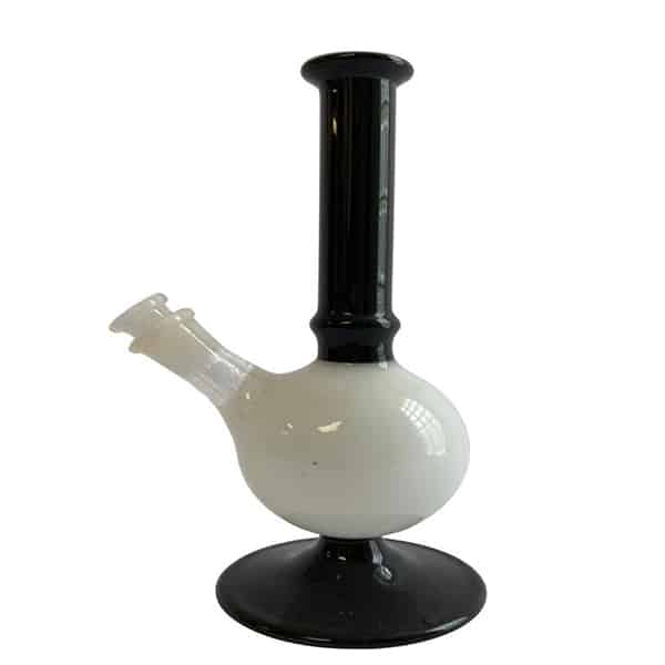 9.5" WATER PIPE BLACK & WHITE 1 9.5" WATER PIPE BLACK & WHITE
