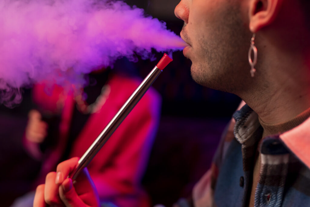 Hookah vs Vape: Which Should You Choose? 3 smooth hookah smoking